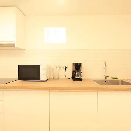 Appartement Disponible - Entier Renove - Canape Lit Emma - Rerb, 5mn Paris - 2 Pers - Parking Rue Gratuit - Equipe - 1er Etage - 3 *